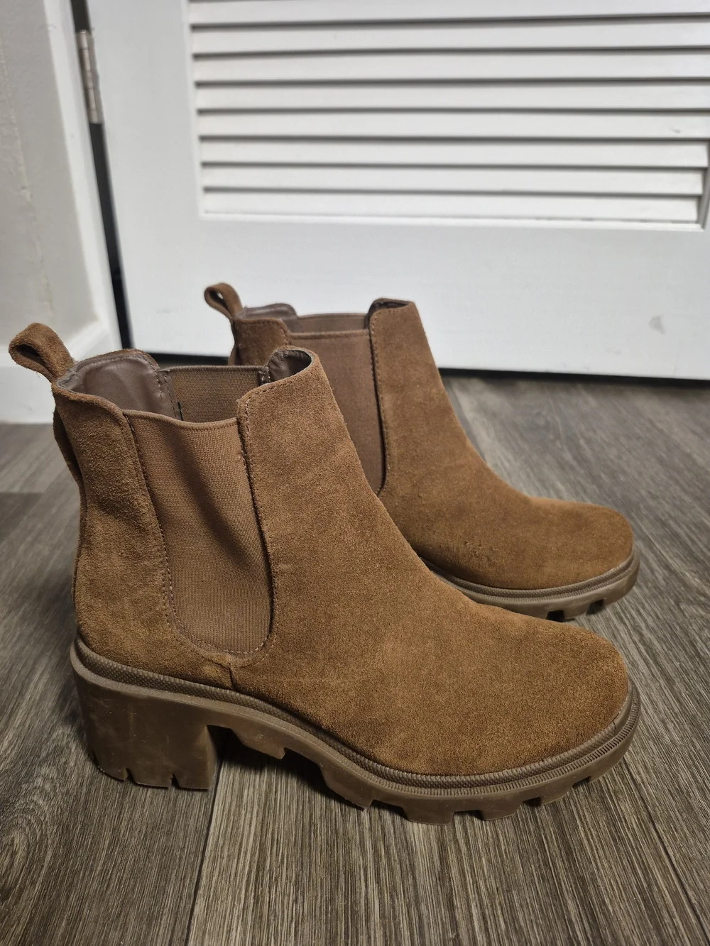 Steve Madden Amulet Brown Suede Removable Gold Chain Boots 9.5